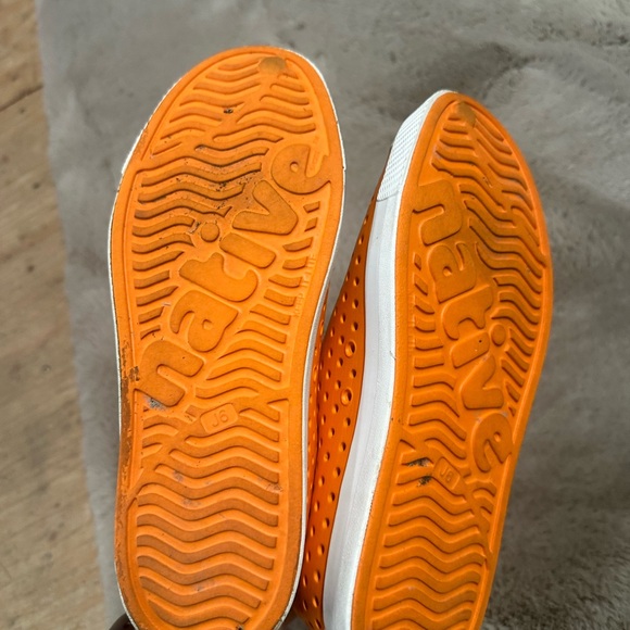 Native shoes - Picture 2 of 3